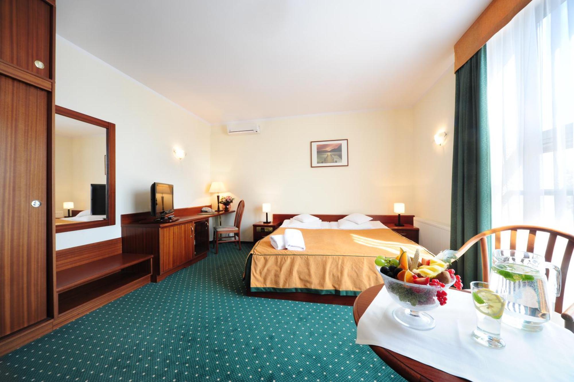 Hotel T&T Познань Екстер'єр фото