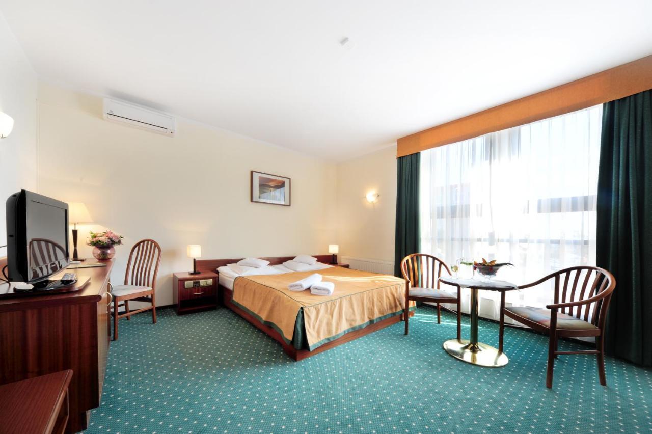 Hotel T&T Познань Екстер'єр фото